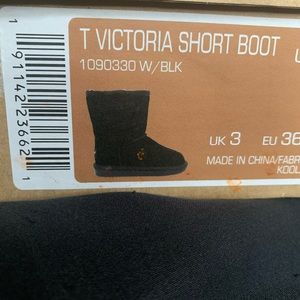 New In Box Koolaburra by UGG Size 5.